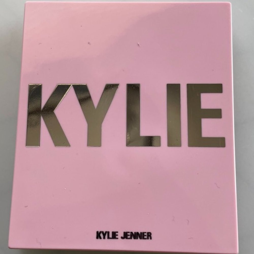 Kylie Cosmetics Kylighter Illuminating Powder